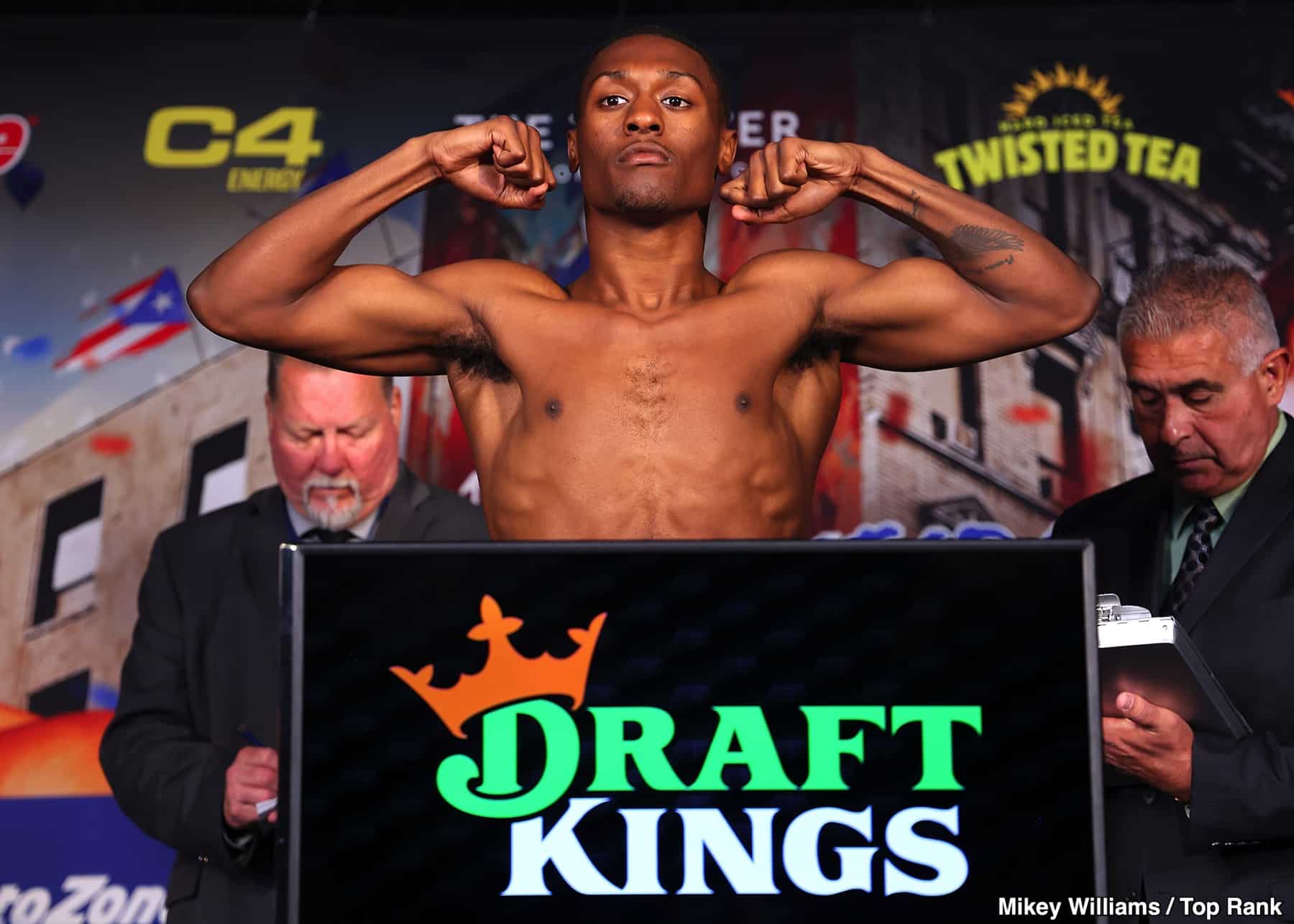 画像: ザンダー・ザヤス 153.4 vs. パトリック・テシェイラ 153.4 - 土曜夜の ESPN 計量結果