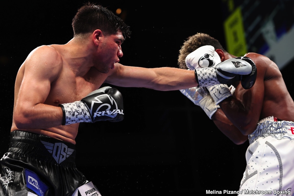 画像: アンディ・クルーズ、オマール・サルシド、キーショーン・デイビス、シャクール・スティーブンソンを気絶させる